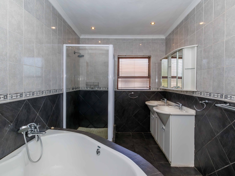 4 Bedroom Property for Sale in Eden Glen Gauteng