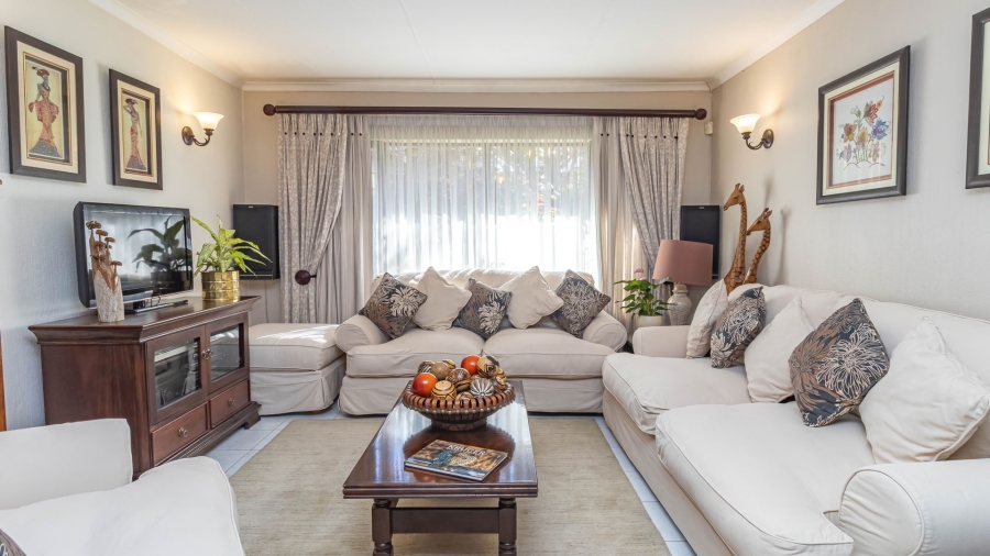 3 Bedroom Property for Sale in Die Hoewes Gauteng