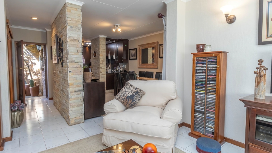 3 Bedroom Property for Sale in Die Hoewes Gauteng