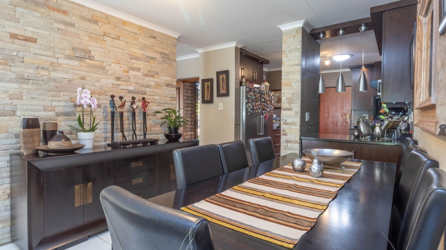 3 Bedroom Property for Sale in Die Hoewes Gauteng