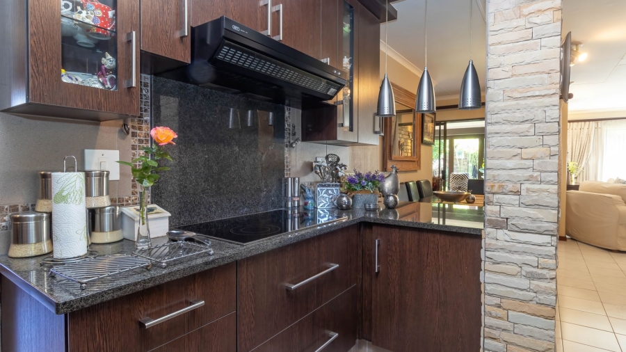 3 Bedroom Property for Sale in Die Hoewes Gauteng