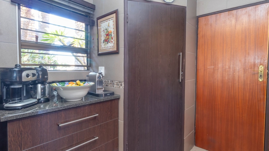 3 Bedroom Property for Sale in Die Hoewes Gauteng