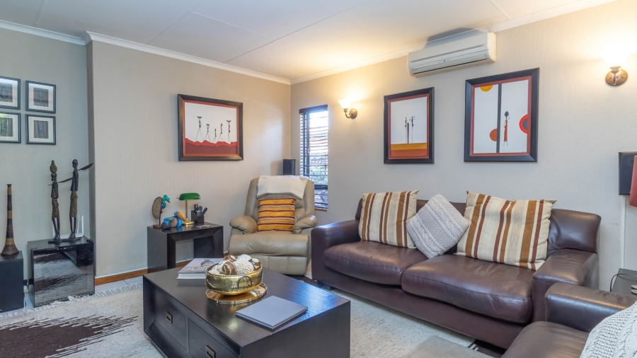 3 Bedroom Property for Sale in Die Hoewes Gauteng