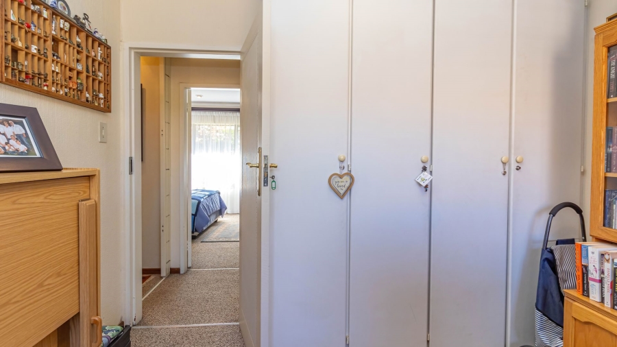 3 Bedroom Property for Sale in Die Hoewes Gauteng
