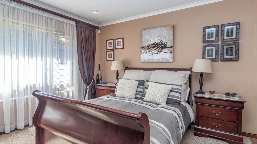 3 Bedroom Property for Sale in Die Hoewes Gauteng
