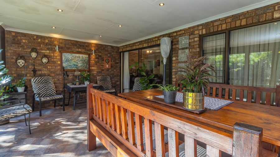 3 Bedroom Property for Sale in Die Hoewes Gauteng