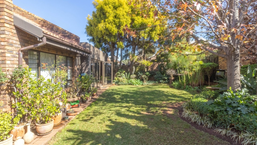 3 Bedroom Property for Sale in Die Hoewes Gauteng