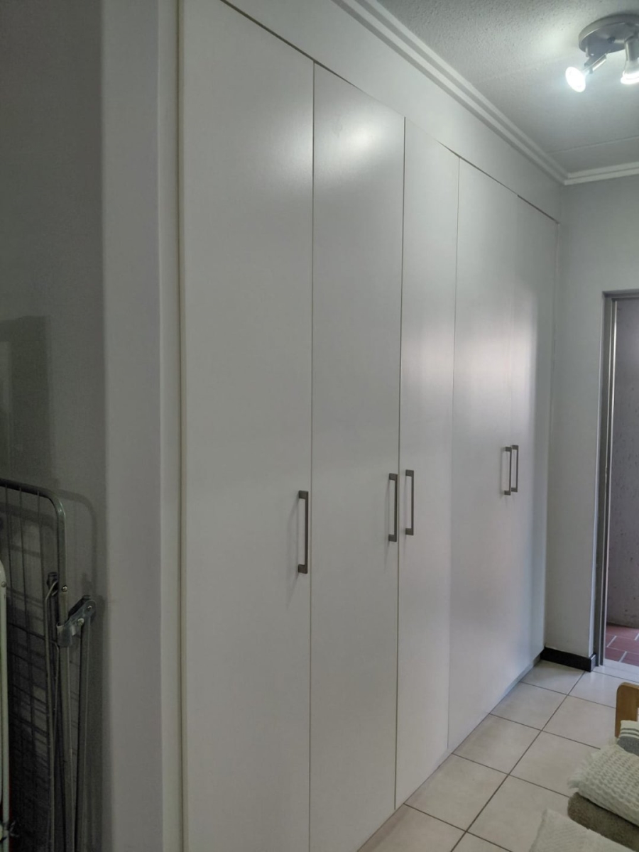  Bedroom Property for Sale in Lonehill Gauteng