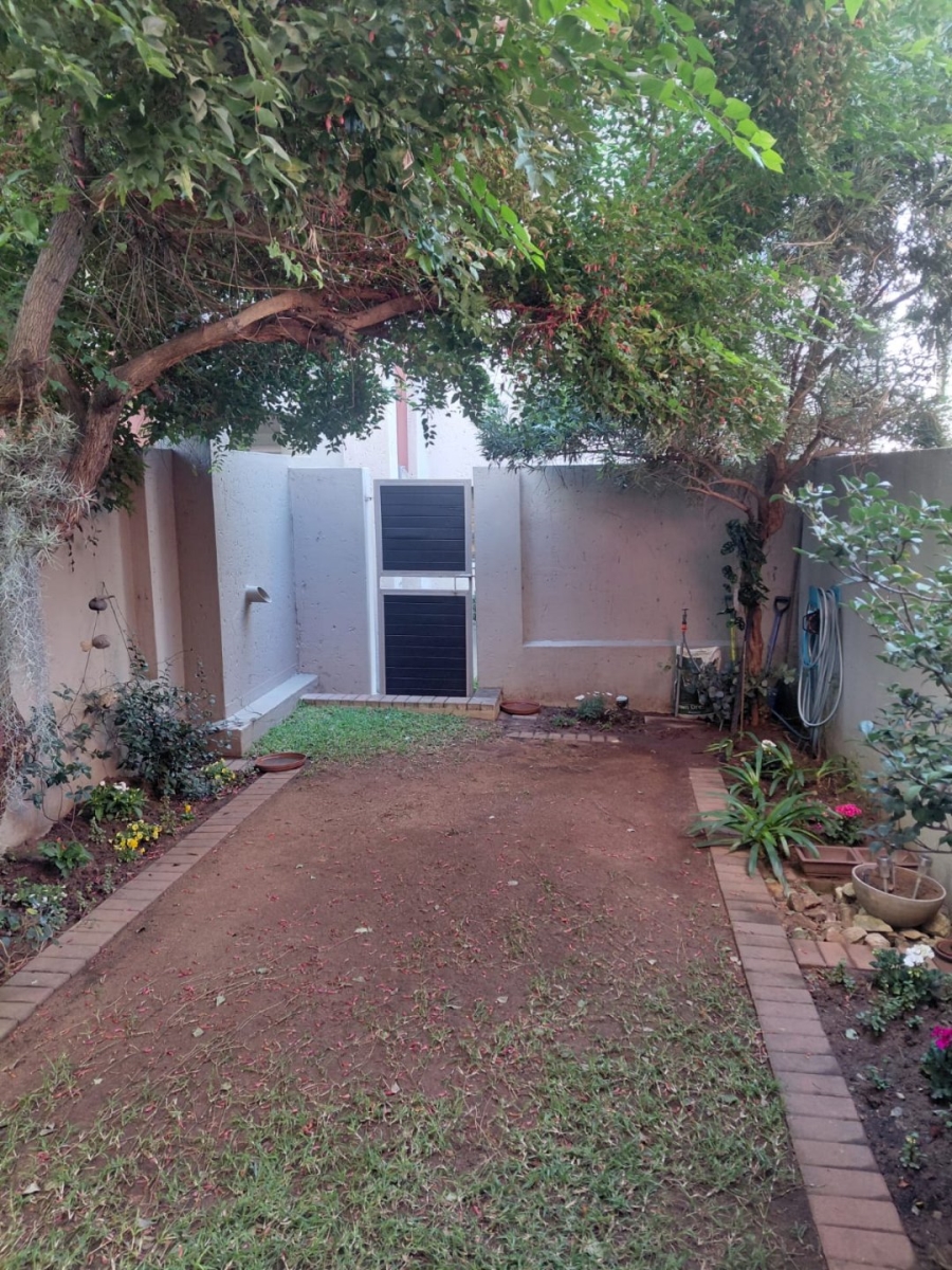  Bedroom Property for Sale in Lonehill Gauteng