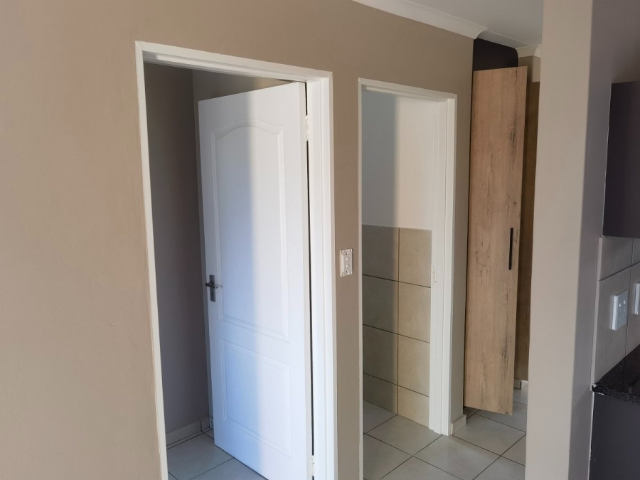 2 Bedroom Property for Sale in Cloverdene Gauteng