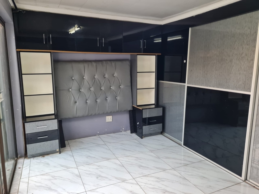 4 Bedroom Property for Sale in Lenasia Ext 13 Gauteng