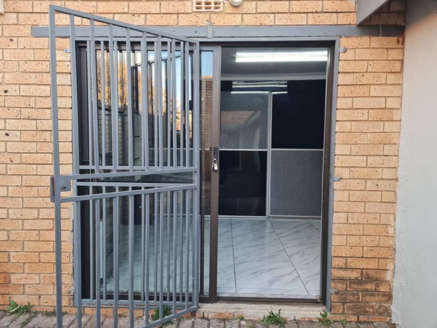4 Bedroom Property for Sale in Lenasia Ext 13 Gauteng