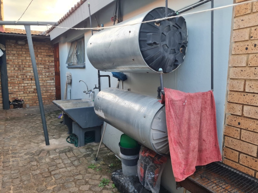 4 Bedroom Property for Sale in Lenasia Ext 13 Gauteng