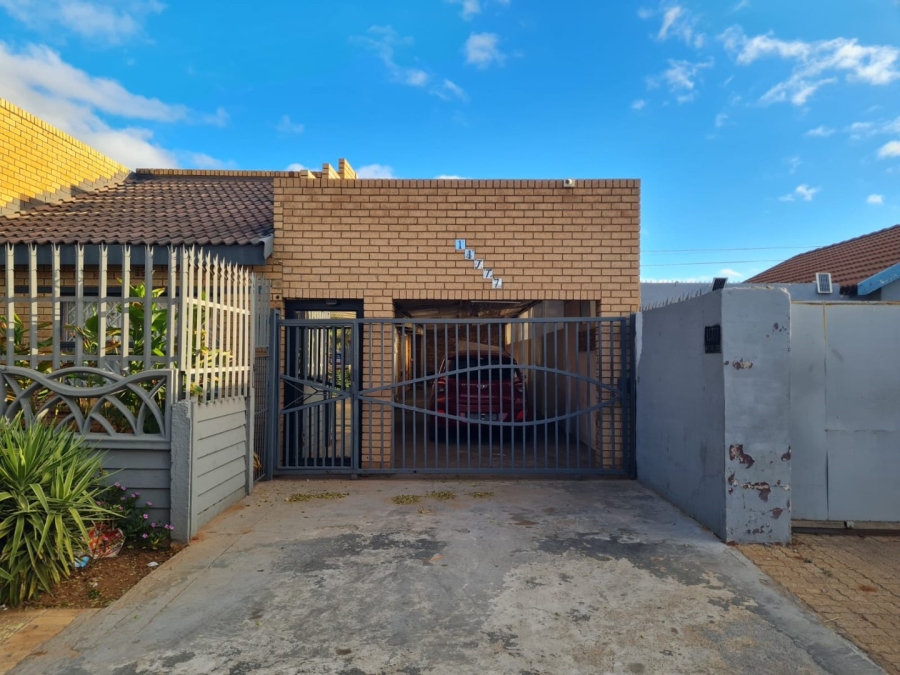 2 Bedroom Property for Sale in Lenasia Ext 13 Gauteng
