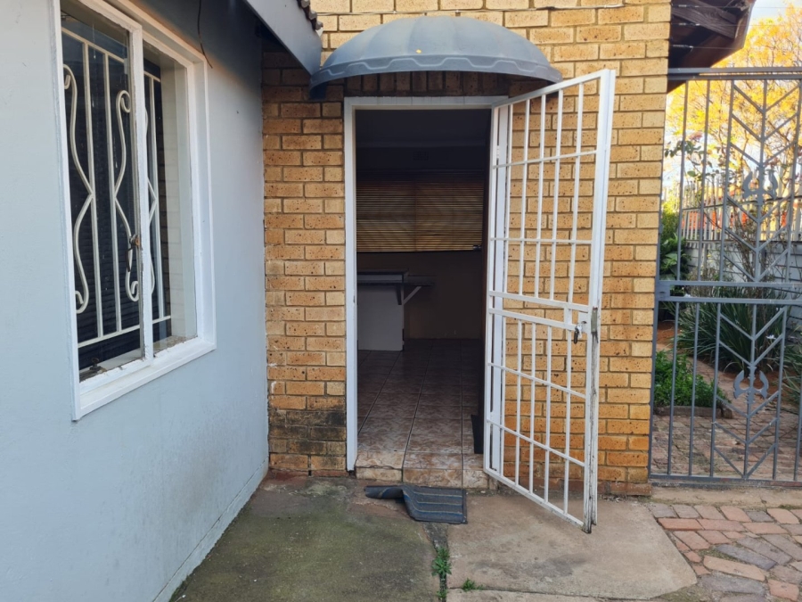 2 Bedroom Property for Sale in Lenasia Ext 13 Gauteng
