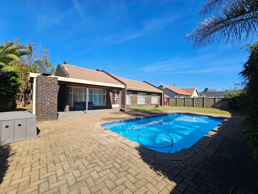 3 Bedroom Property for Sale in Vanderbijlpark SE 6 Gauteng