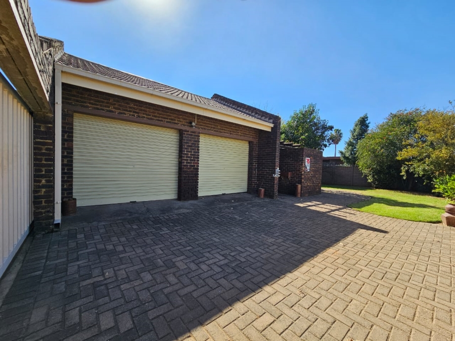 3 Bedroom Property for Sale in Vanderbijlpark SE 6 Gauteng
