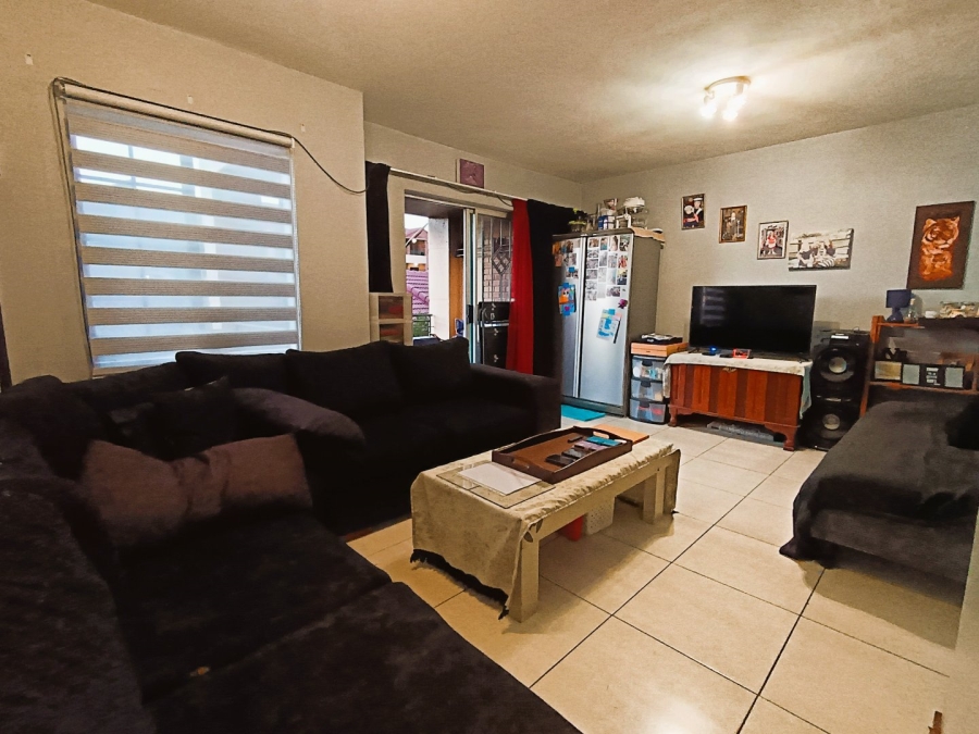 2 Bedroom Property for Sale in Die Hoewes Gauteng