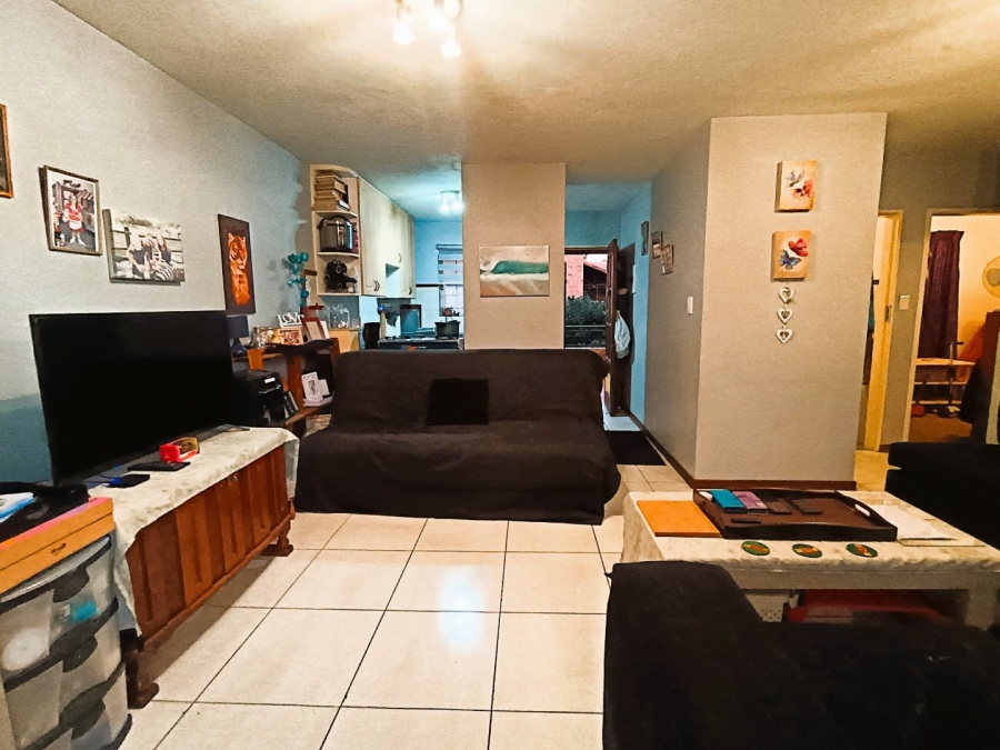 2 Bedroom Property for Sale in Die Hoewes Gauteng