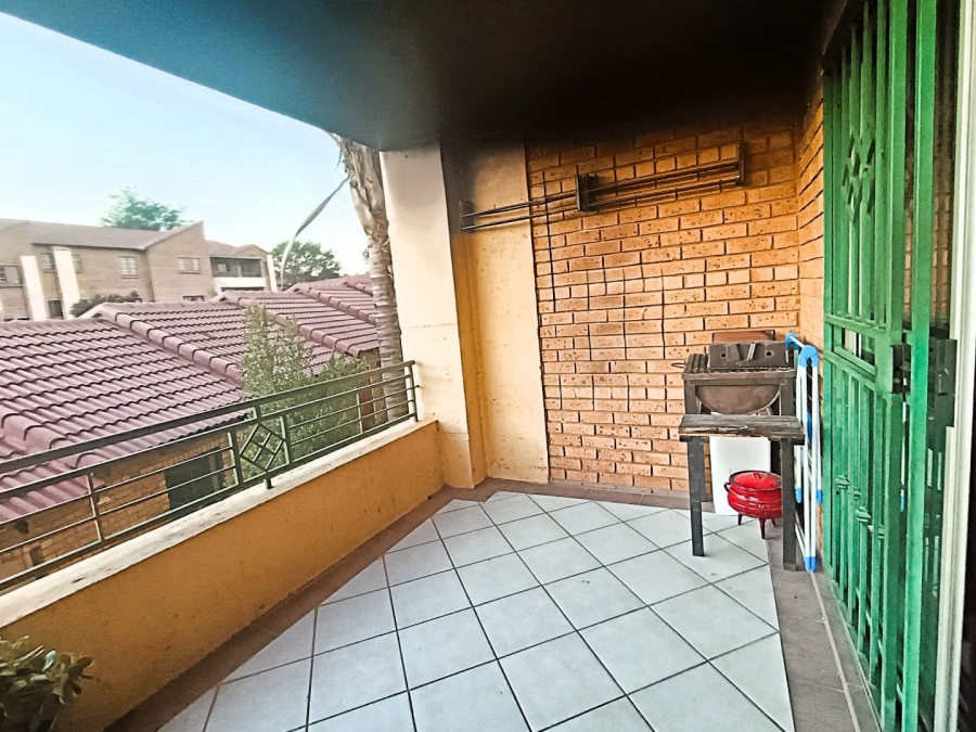 2 Bedroom Property for Sale in Die Hoewes Gauteng