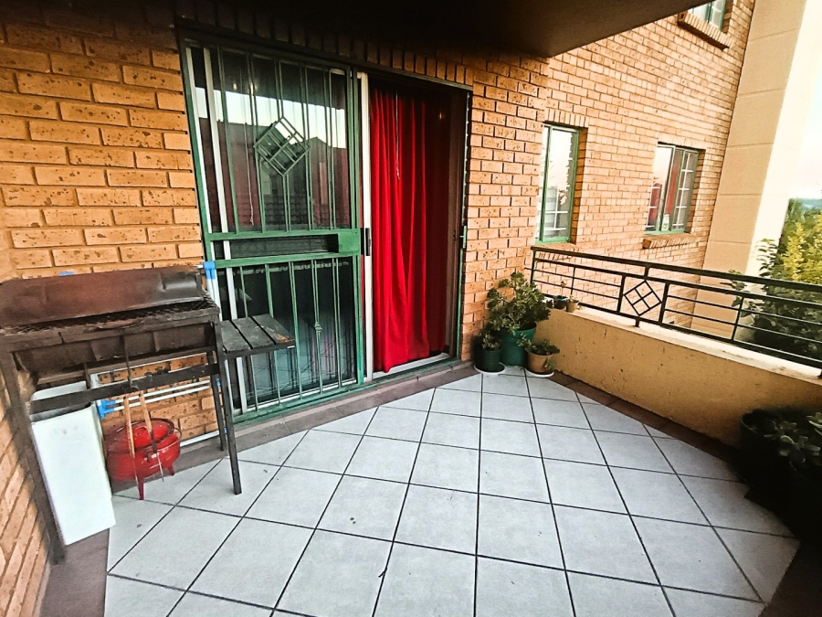 2 Bedroom Property for Sale in Die Hoewes Gauteng