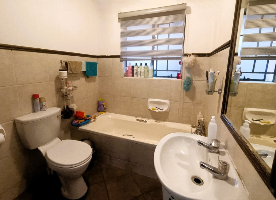 2 Bedroom Property for Sale in Die Hoewes Gauteng