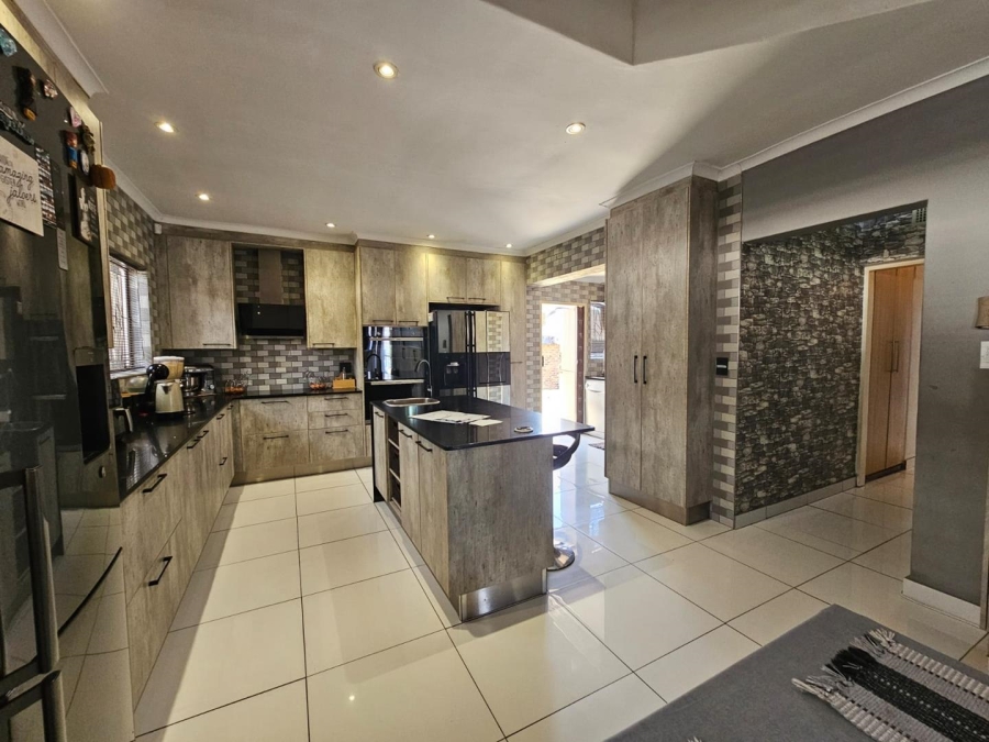 3 Bedroom Property for Sale in Bonaero Park Gauteng
