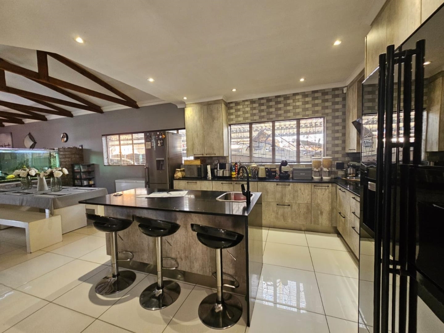 3 Bedroom Property for Sale in Bonaero Park Gauteng