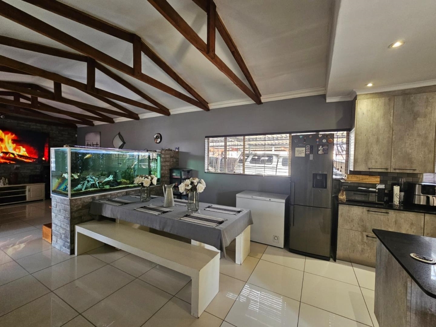 3 Bedroom Property for Sale in Bonaero Park Gauteng