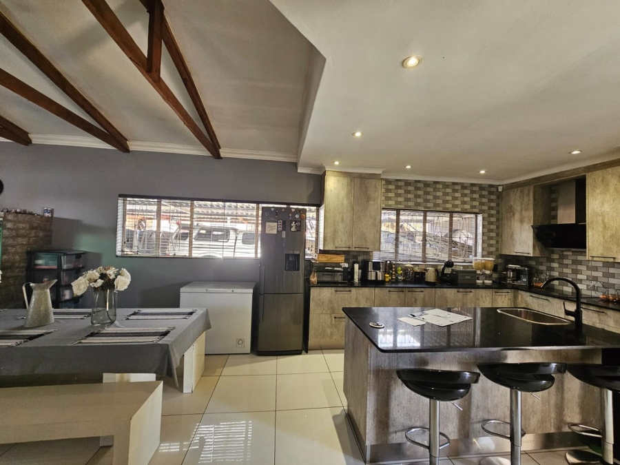 3 Bedroom Property for Sale in Bonaero Park Gauteng
