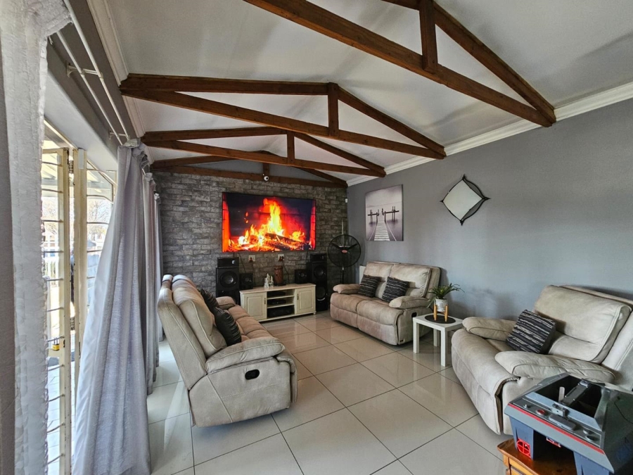 3 Bedroom Property for Sale in Bonaero Park Gauteng