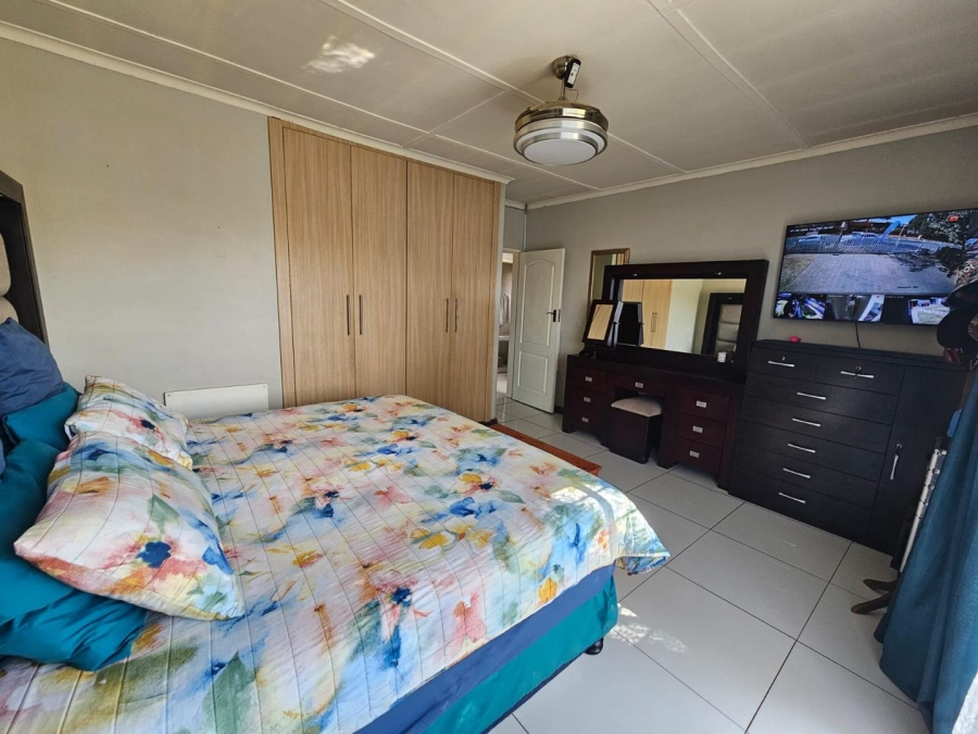 3 Bedroom Property for Sale in Bonaero Park Gauteng