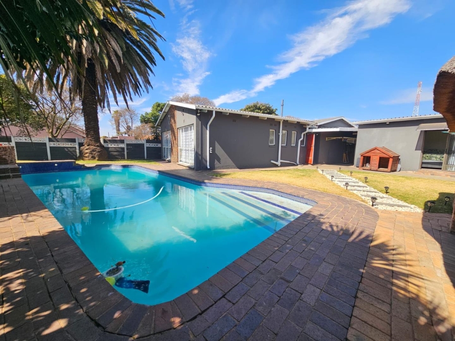 3 Bedroom Property for Sale in Bonaero Park Gauteng
