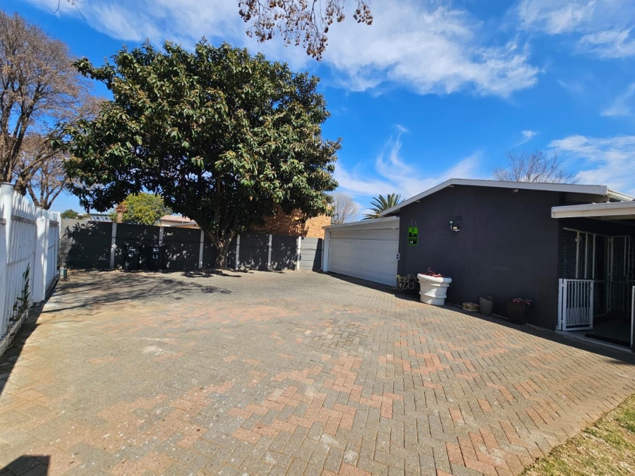 3 Bedroom Property for Sale in Bonaero Park Gauteng