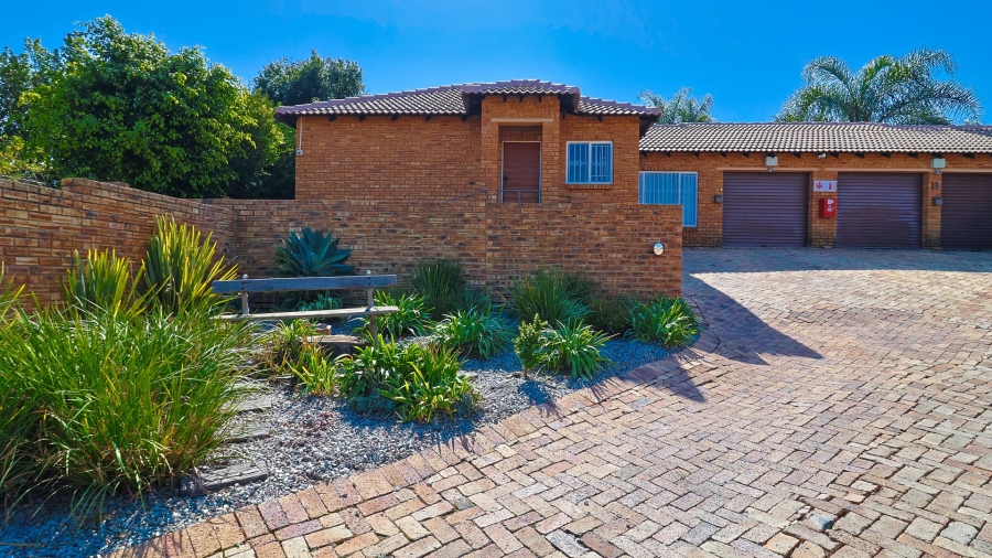 2 Bedroom Property for Sale in Wilgeheuwel Gauteng