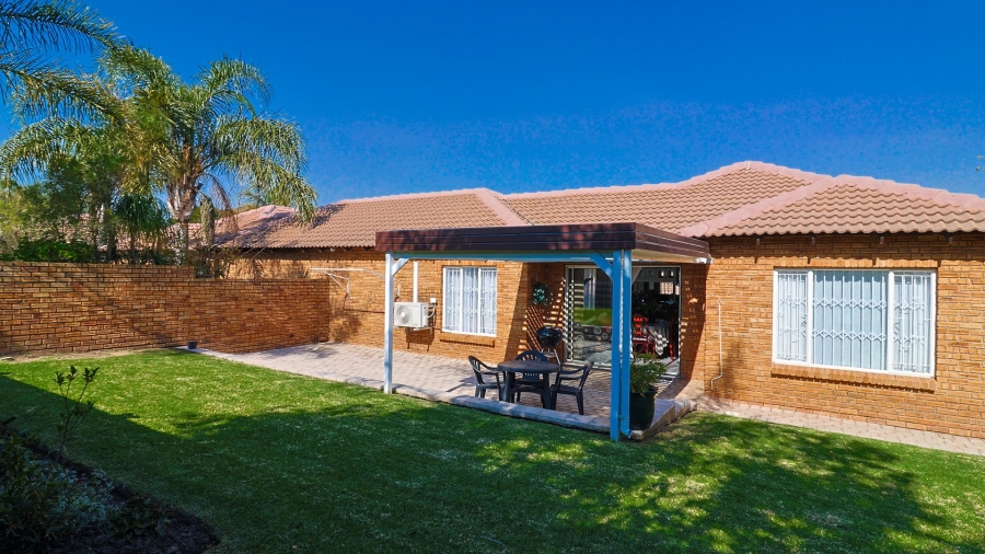 2 Bedroom Property for Sale in Wilgeheuwel Gauteng