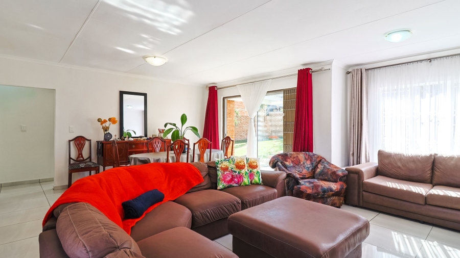 2 Bedroom Property for Sale in Wilgeheuwel Gauteng