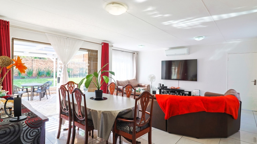 2 Bedroom Property for Sale in Wilgeheuwel Gauteng