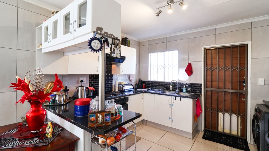 2 Bedroom Property for Sale in Wilgeheuwel Gauteng