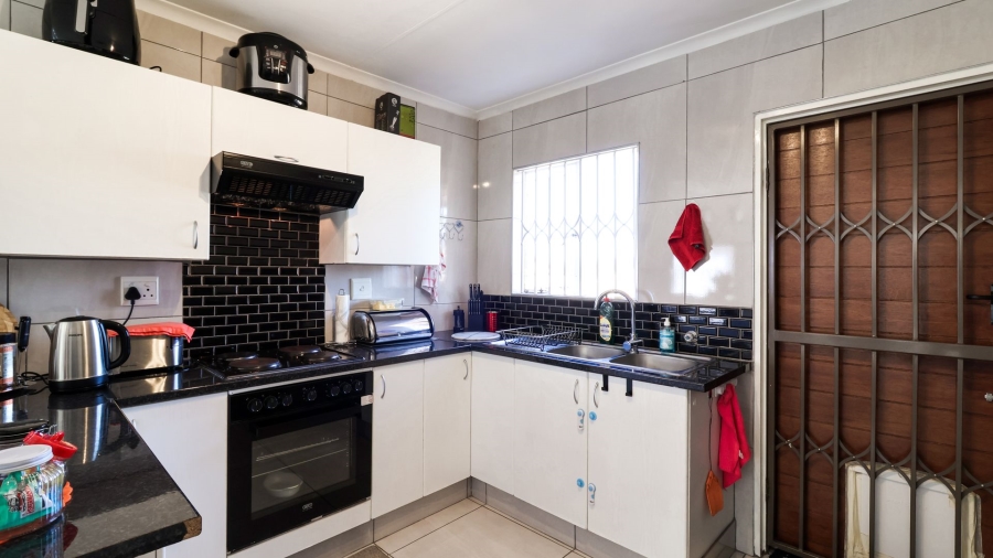 2 Bedroom Property for Sale in Wilgeheuwel Gauteng
