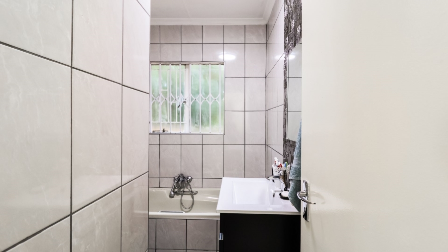 2 Bedroom Property for Sale in Wilgeheuwel Gauteng