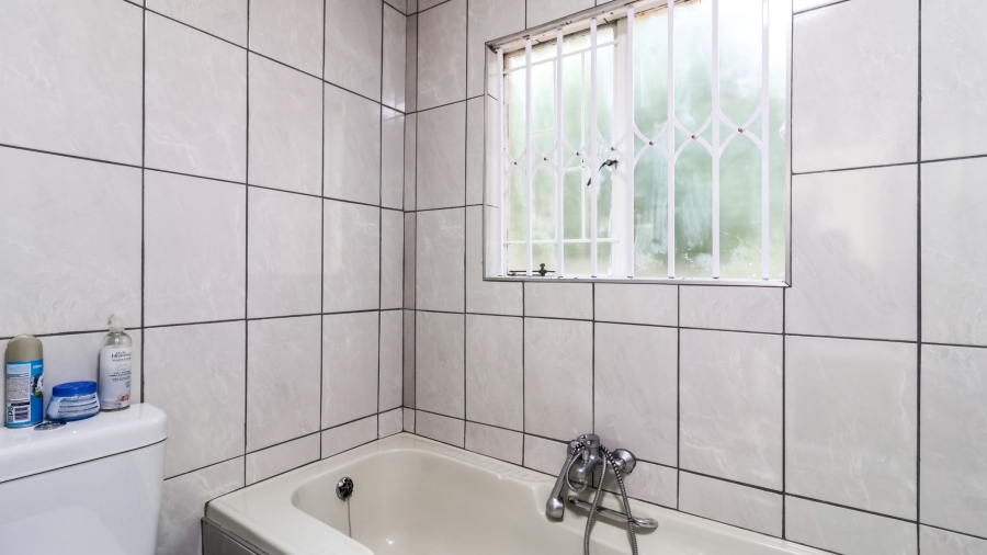 2 Bedroom Property for Sale in Wilgeheuwel Gauteng