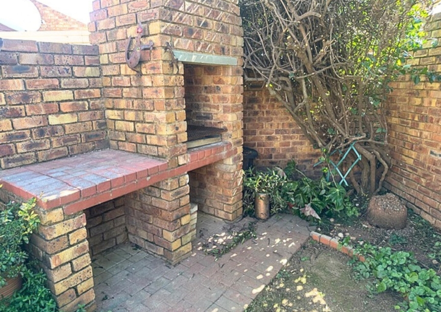 3 Bedroom Property for Sale in Wilro Park Gauteng