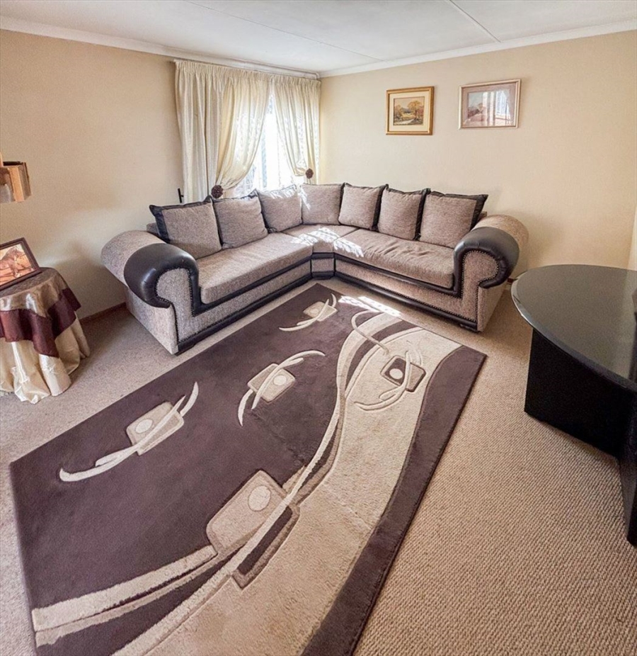 4 Bedroom Property for Sale in Birchleigh North Gauteng
