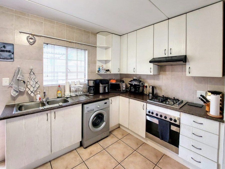 2 Bedroom Property for Sale in Sonneglans Gauteng