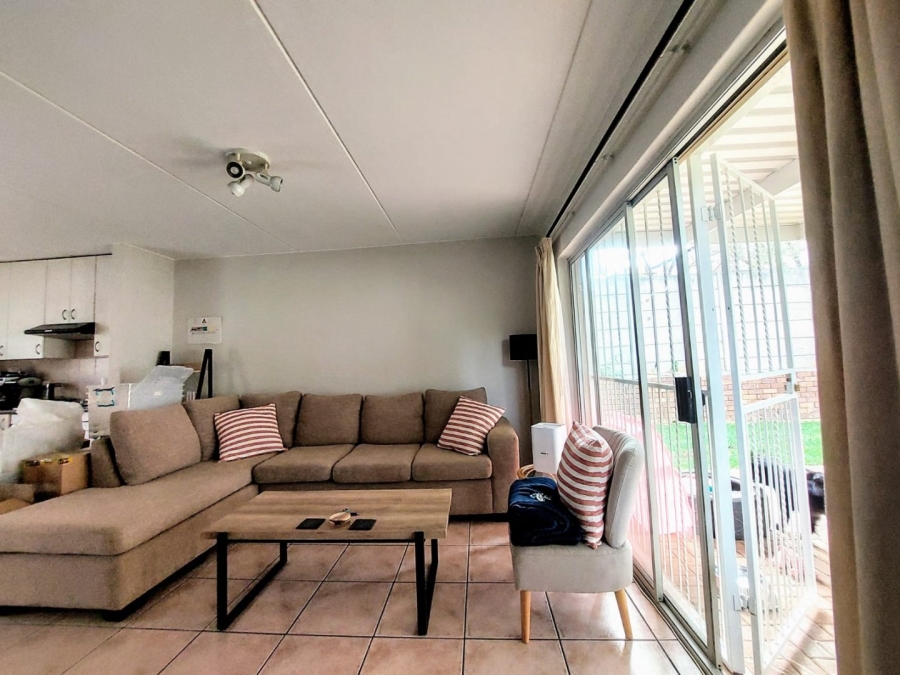 2 Bedroom Property for Sale in Sonneglans Gauteng