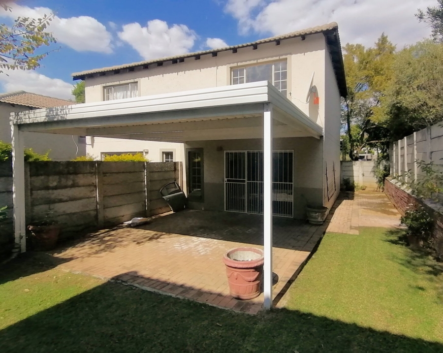 2 Bedroom Property for Sale in Sonneglans Gauteng