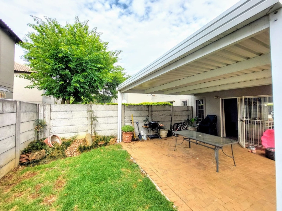 2 Bedroom Property for Sale in Sonneglans Gauteng