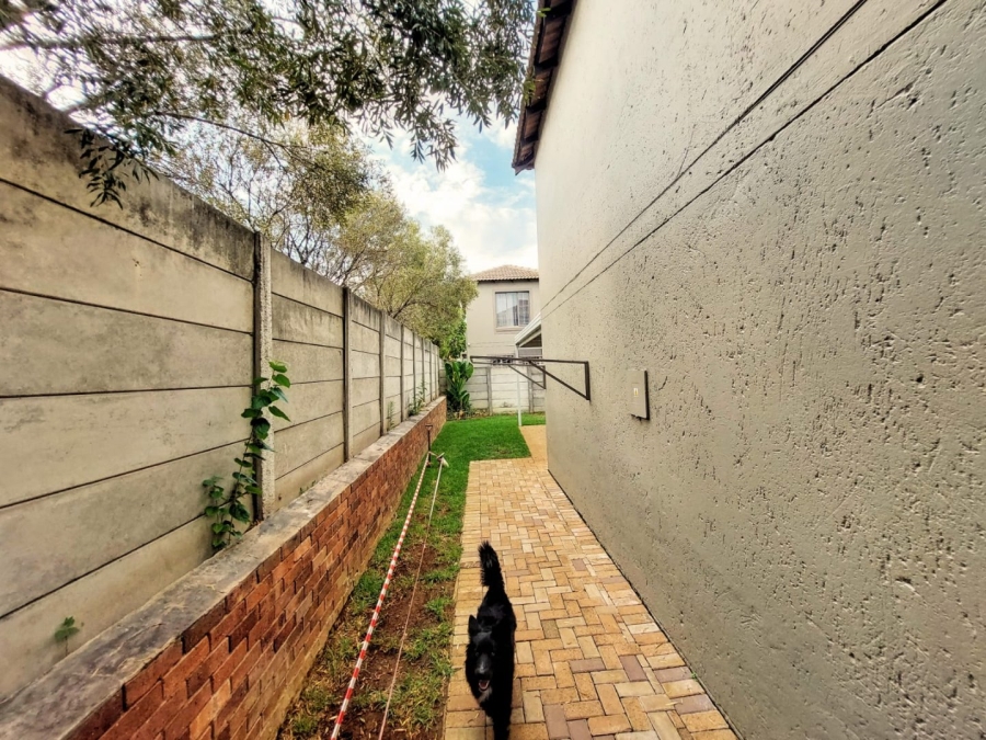 2 Bedroom Property for Sale in Sonneglans Gauteng