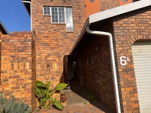 To Let 4 Bedroom Property for Rent in Newclare Gauteng